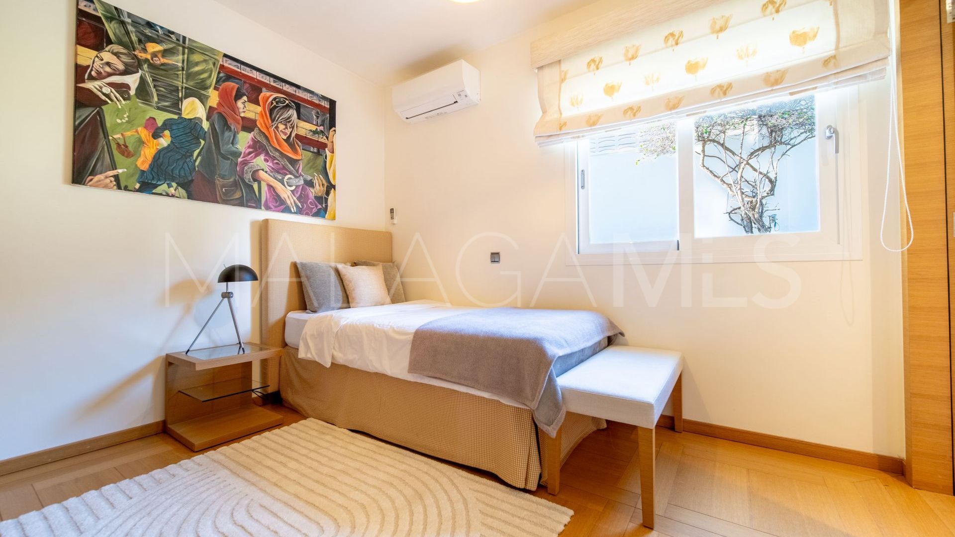 Villa for sale in Guadalmina Alta