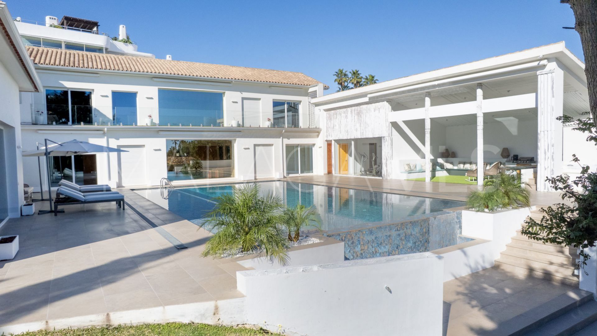 Villa for sale in Guadalmina Alta