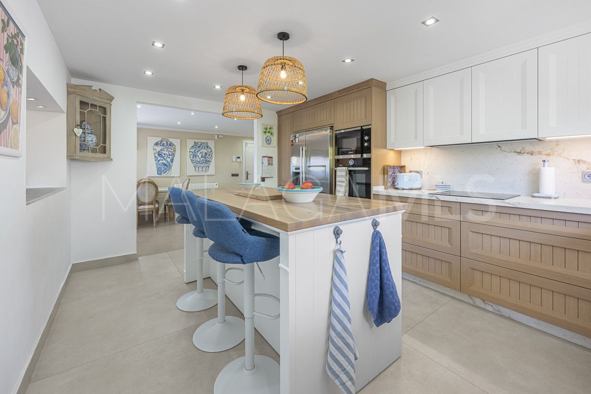 Villa for sale in Estepona