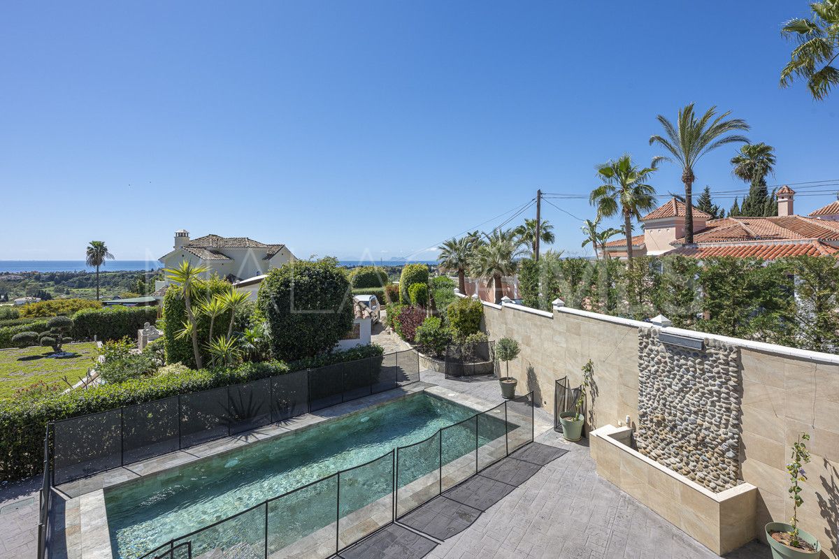 Villa for sale in Estepona