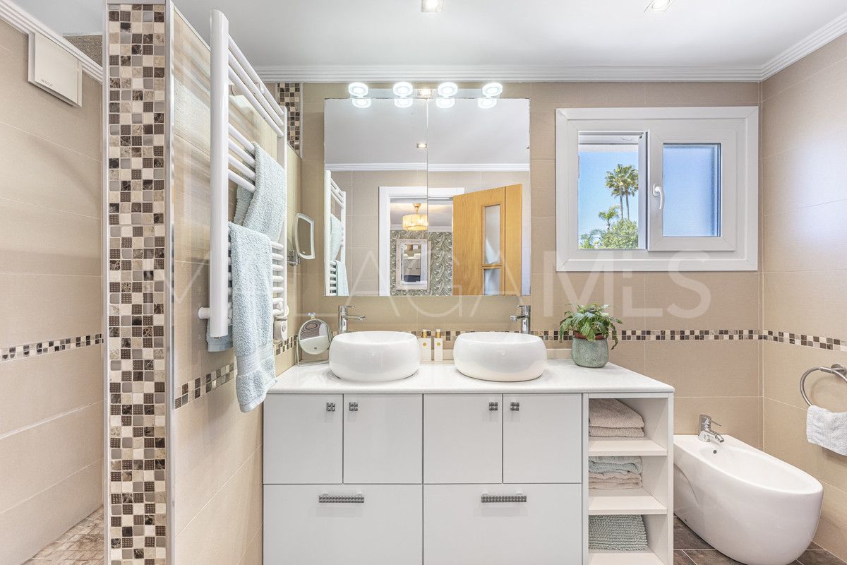 Villa for sale in Estepona