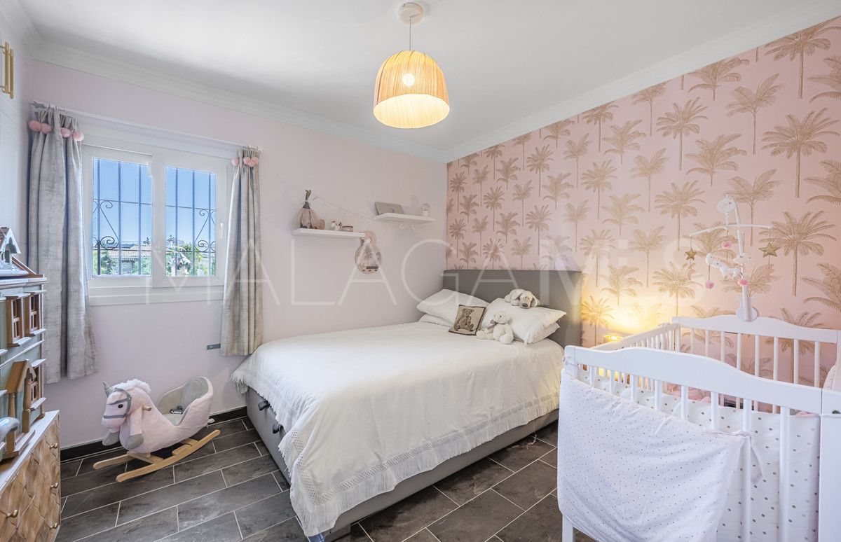 Villa for sale in Estepona