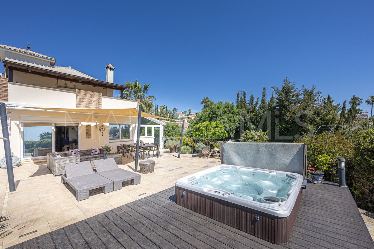 Villa for sale in Estepona