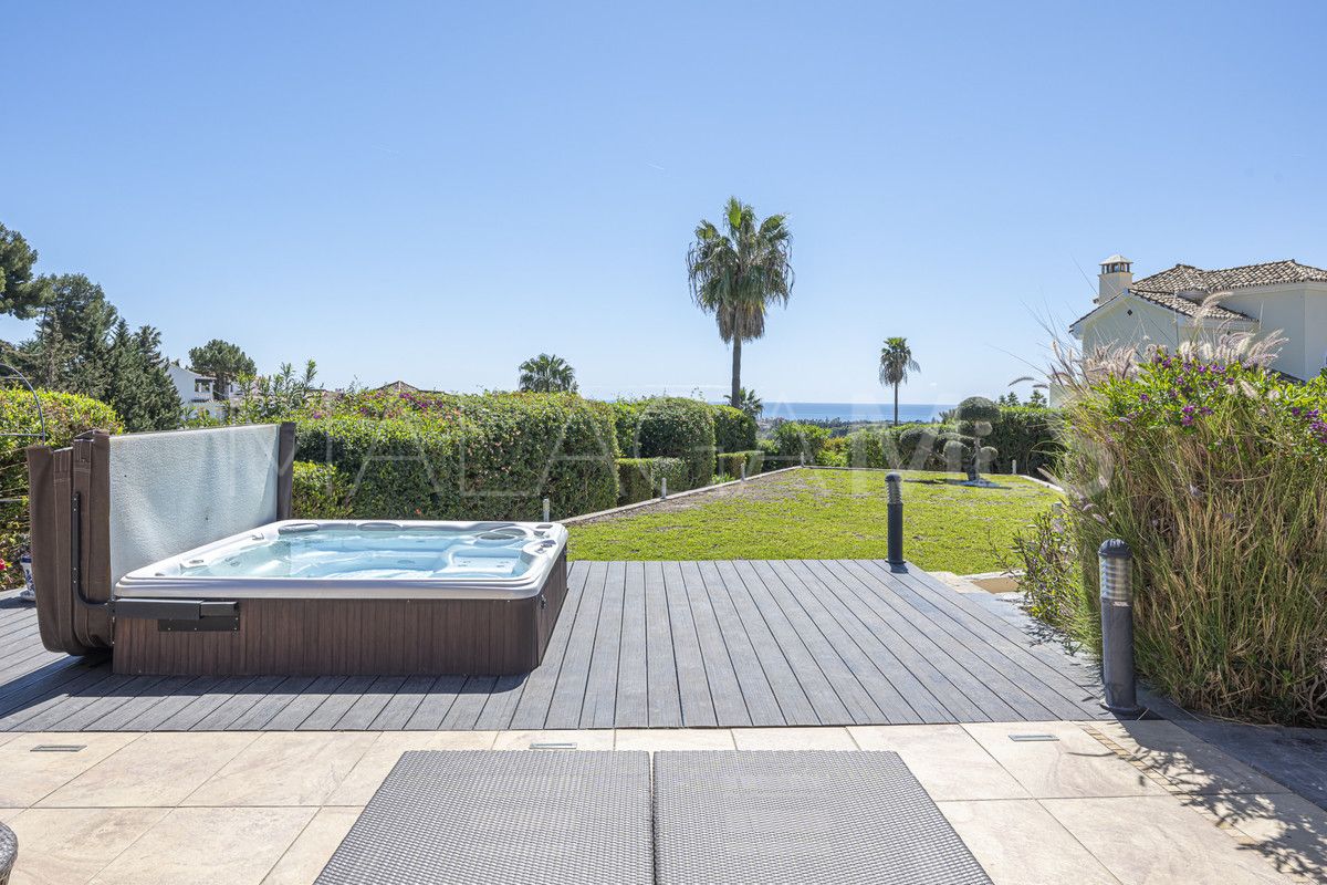 Villa for sale in Estepona