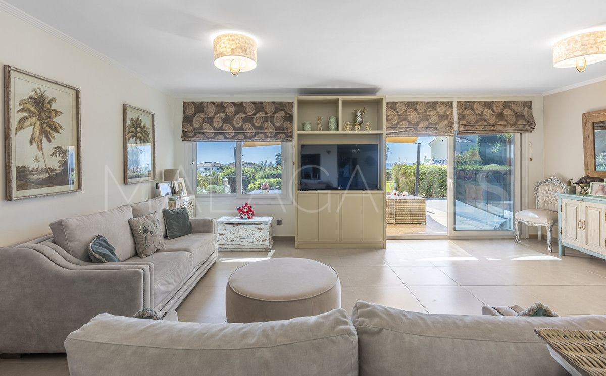 Villa for sale in Estepona