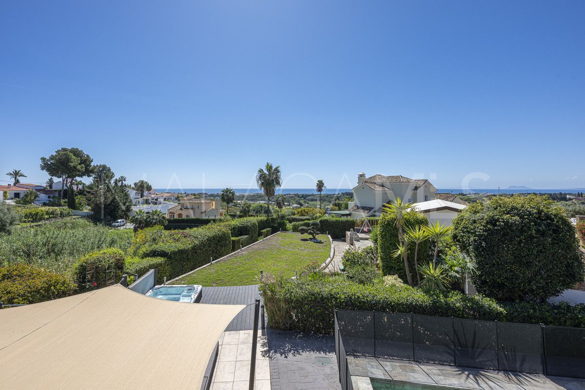 Villa for sale in Estepona