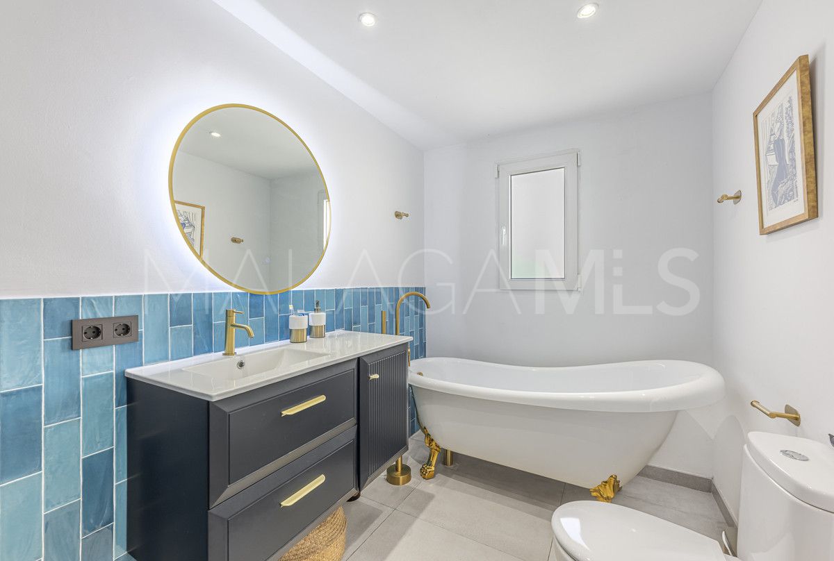 Villa for sale in Estepona