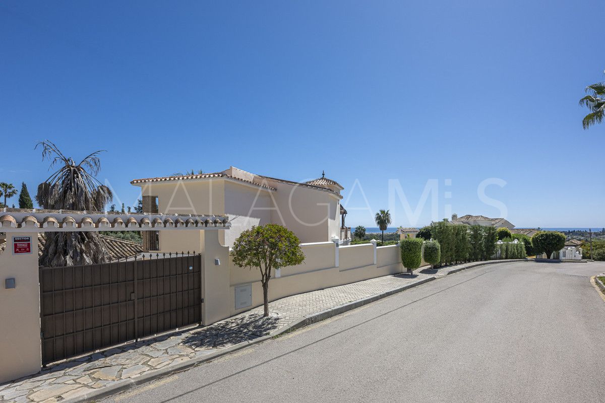 Villa for sale in Estepona