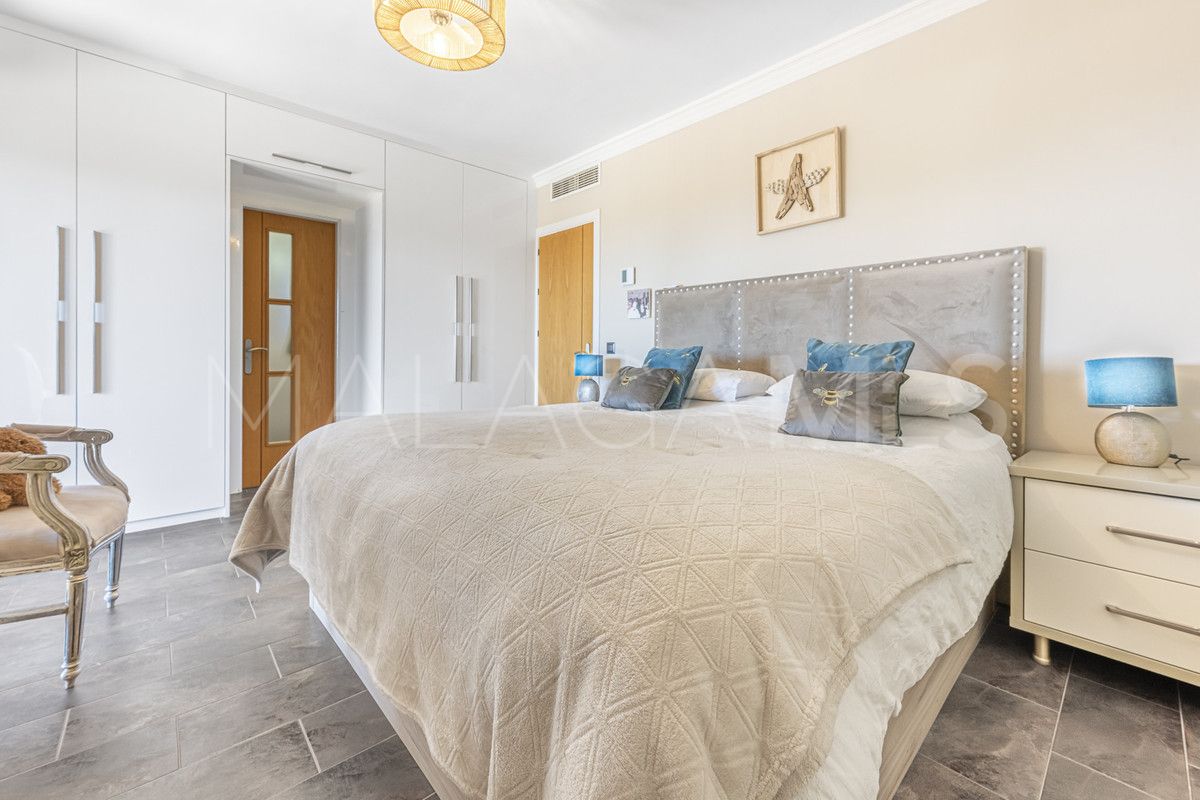 Villa for sale in Estepona