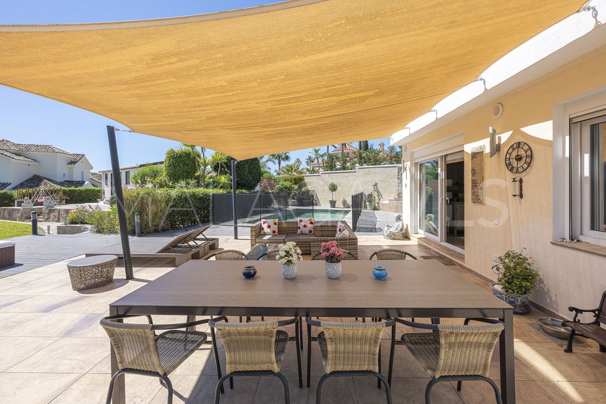 Villa for sale in Estepona