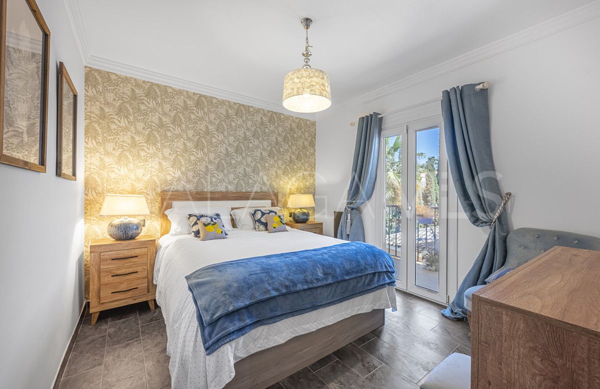 Villa for sale in Estepona