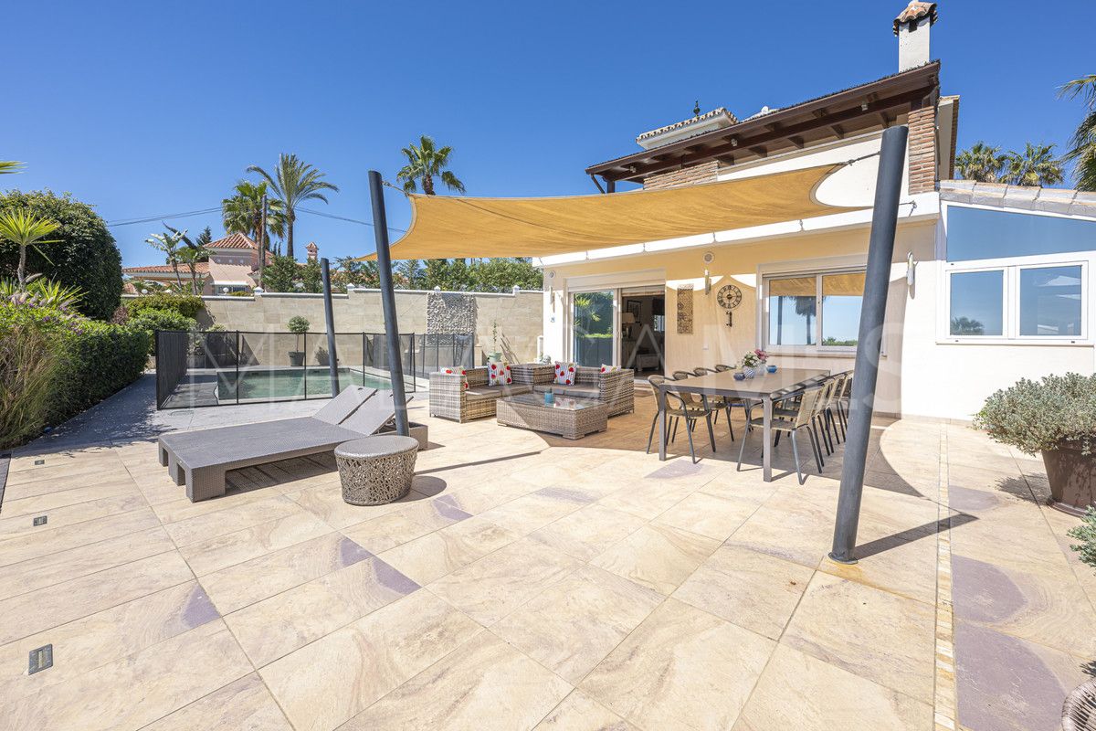 Villa for sale in Estepona