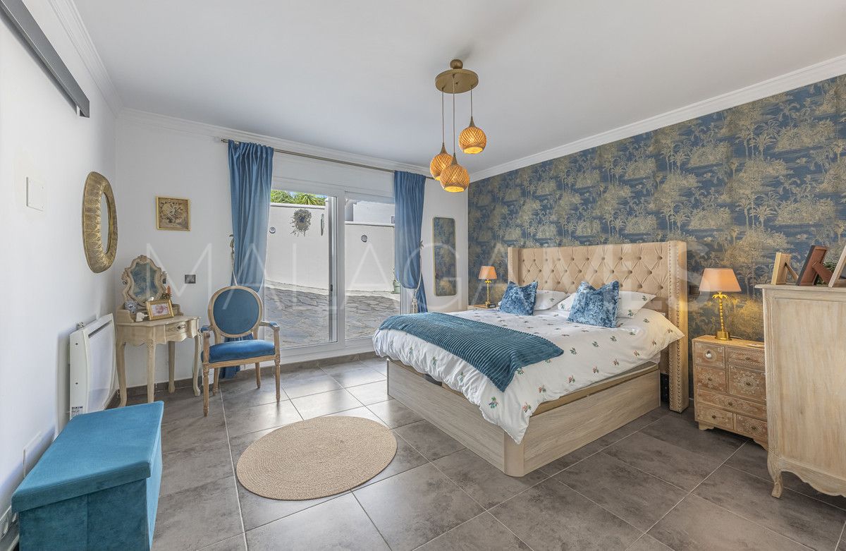 Villa for sale in Estepona