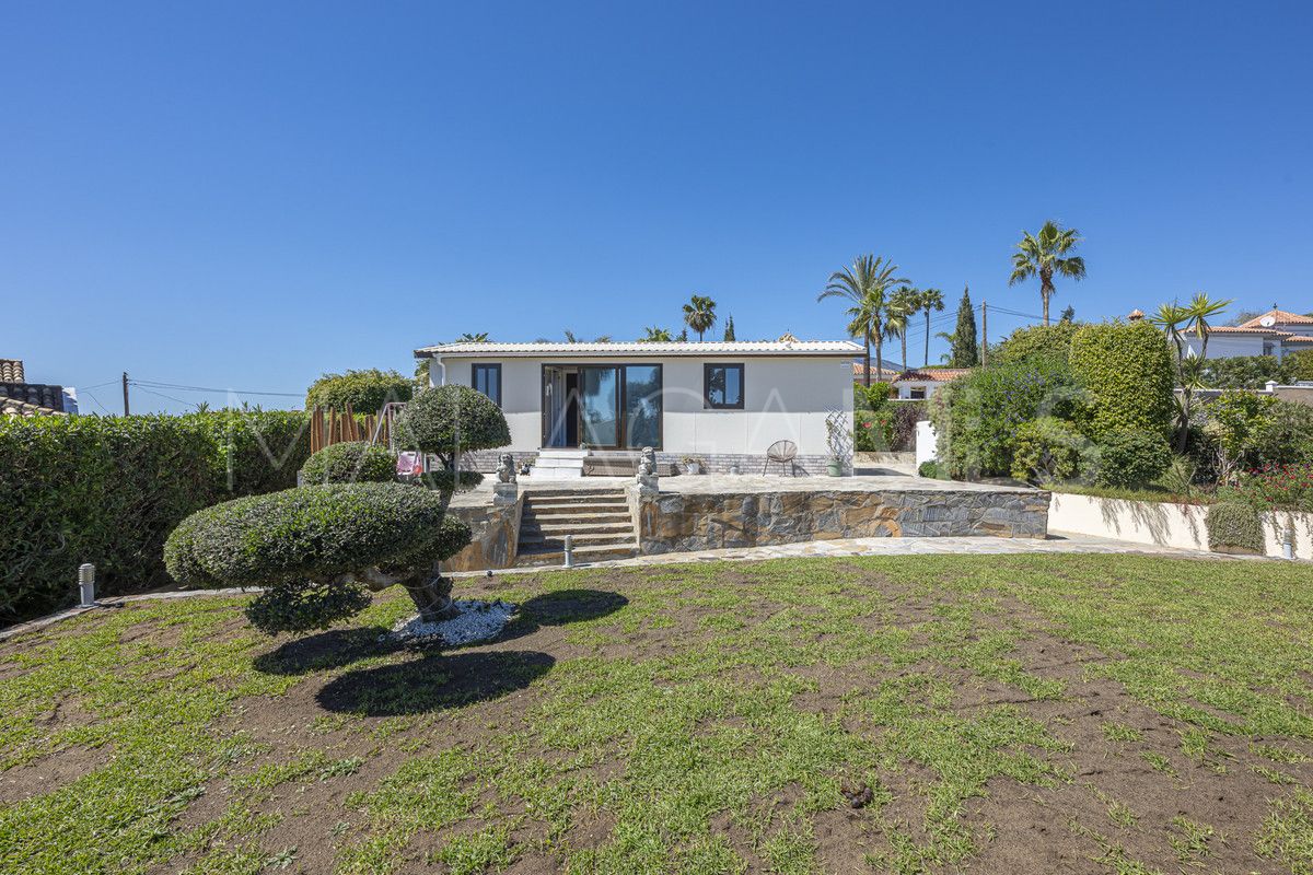 Villa for sale in Estepona