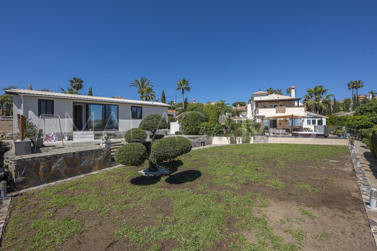Villa for sale in Estepona