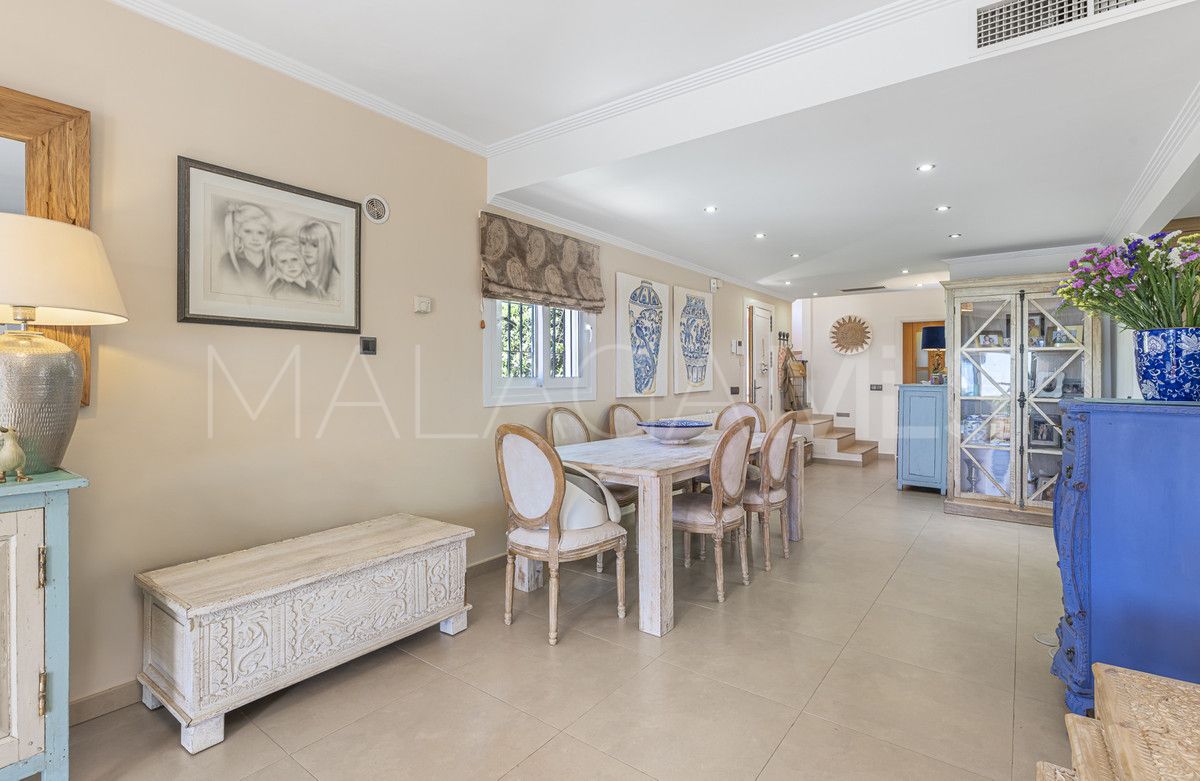 Villa for sale in Estepona