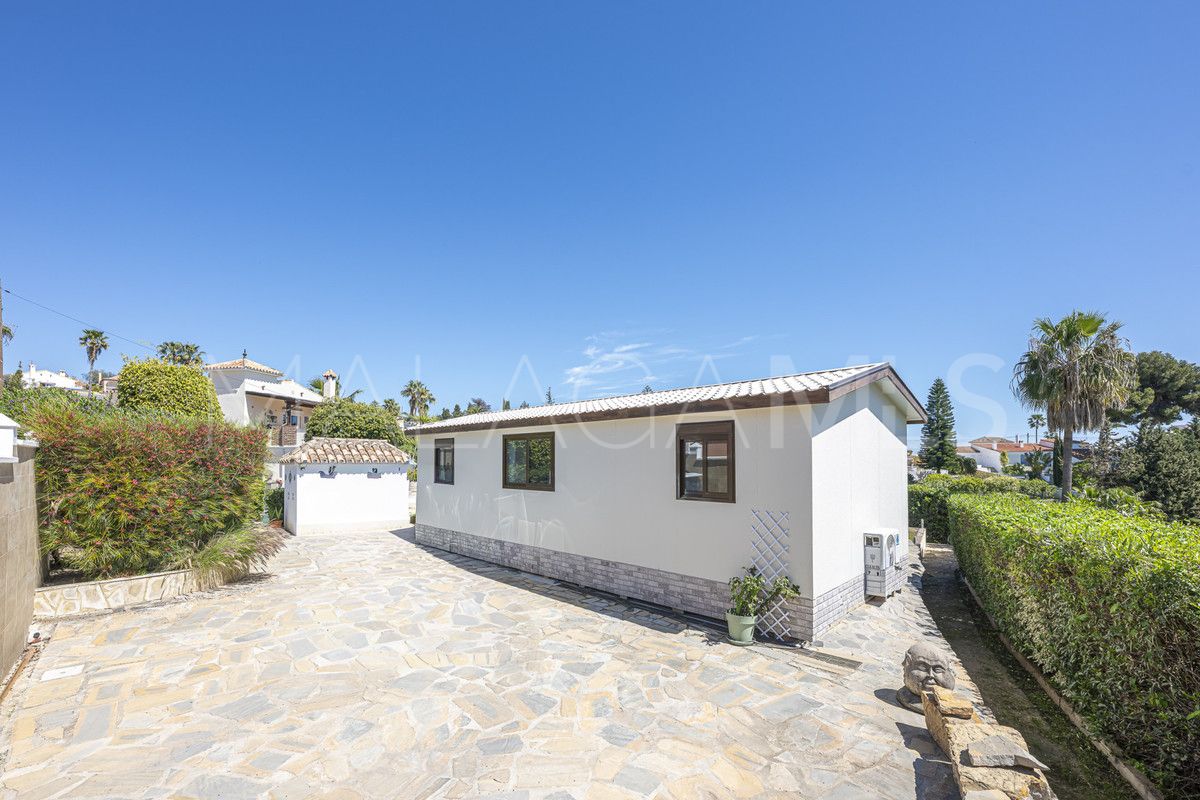 Villa for sale in Estepona