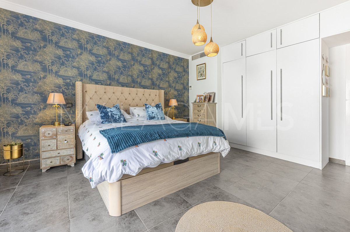 Villa for sale in Estepona