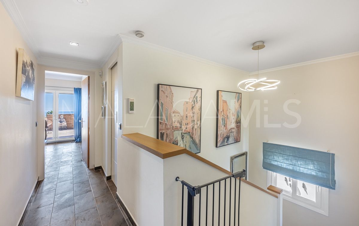 Villa for sale in Estepona