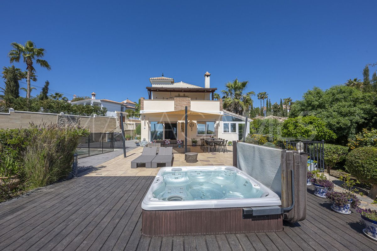 Villa for sale in Estepona