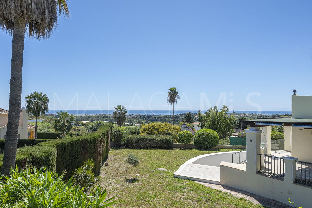 Villa for sale in Estepona
