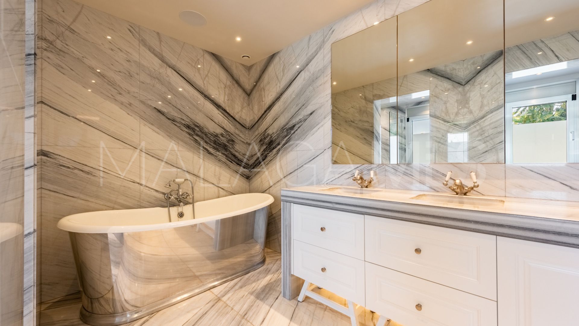 Buy villa in Linda Vista Baja de 4 bedrooms