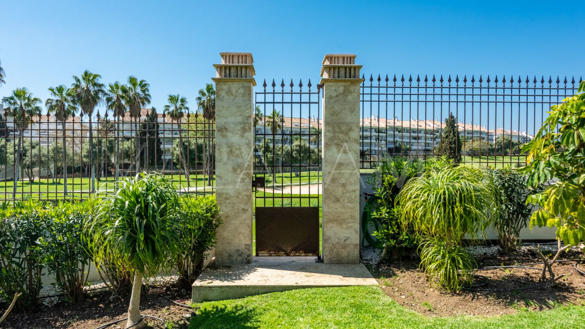 Buy villa in Linda Vista Baja de 4 bedrooms