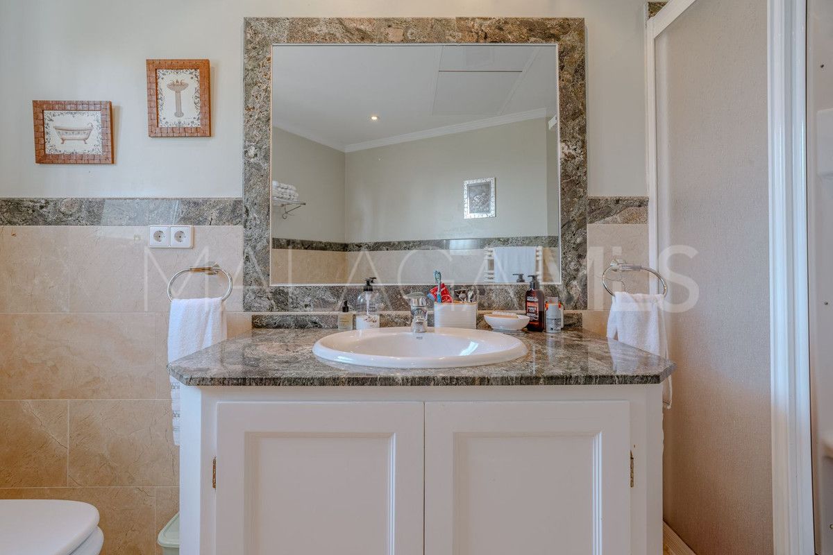 Villa for sale in El Paraiso