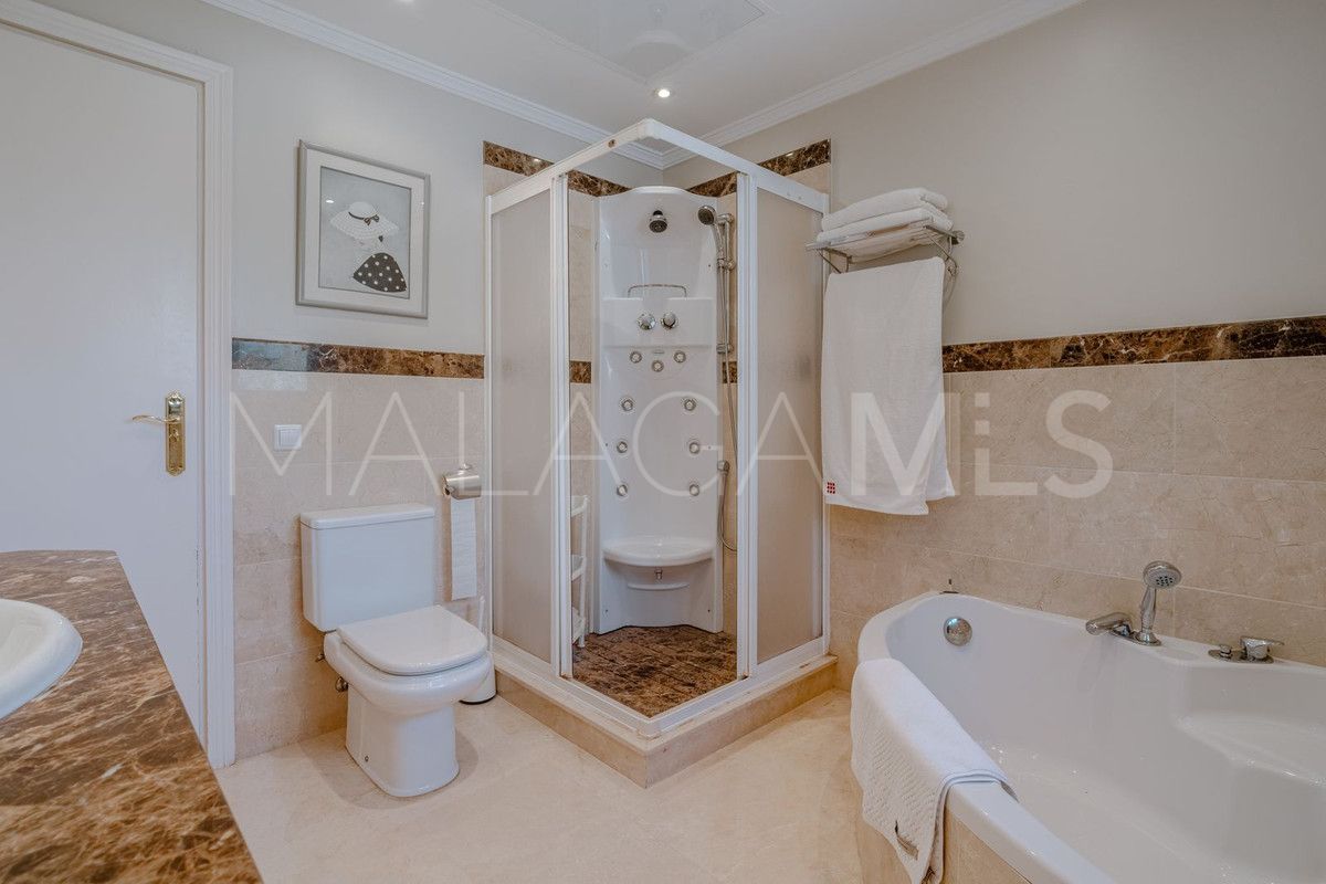 Villa for sale in El Paraiso