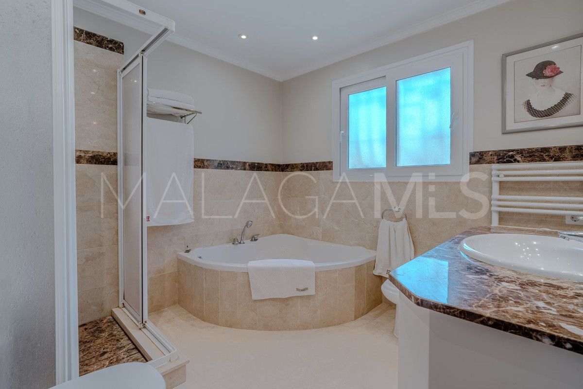 Villa for sale in El Paraiso