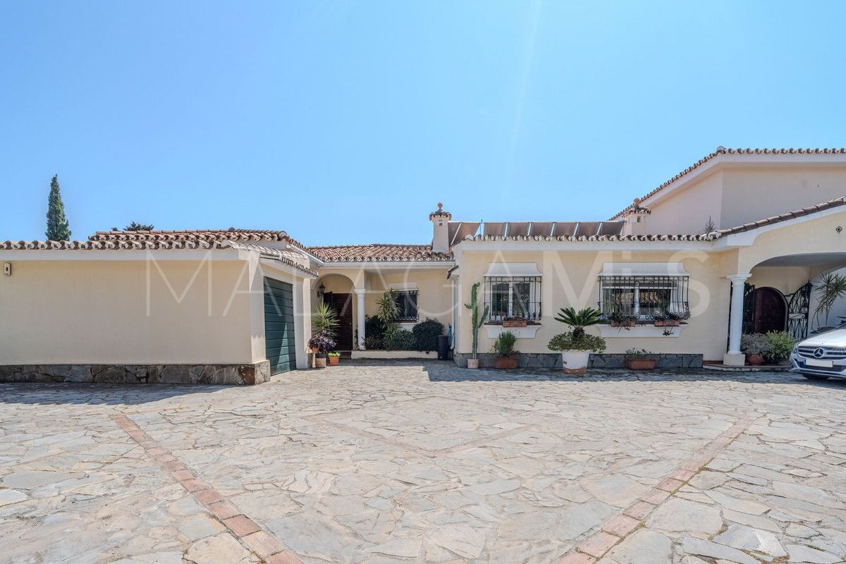 Villa for sale in El Paraiso