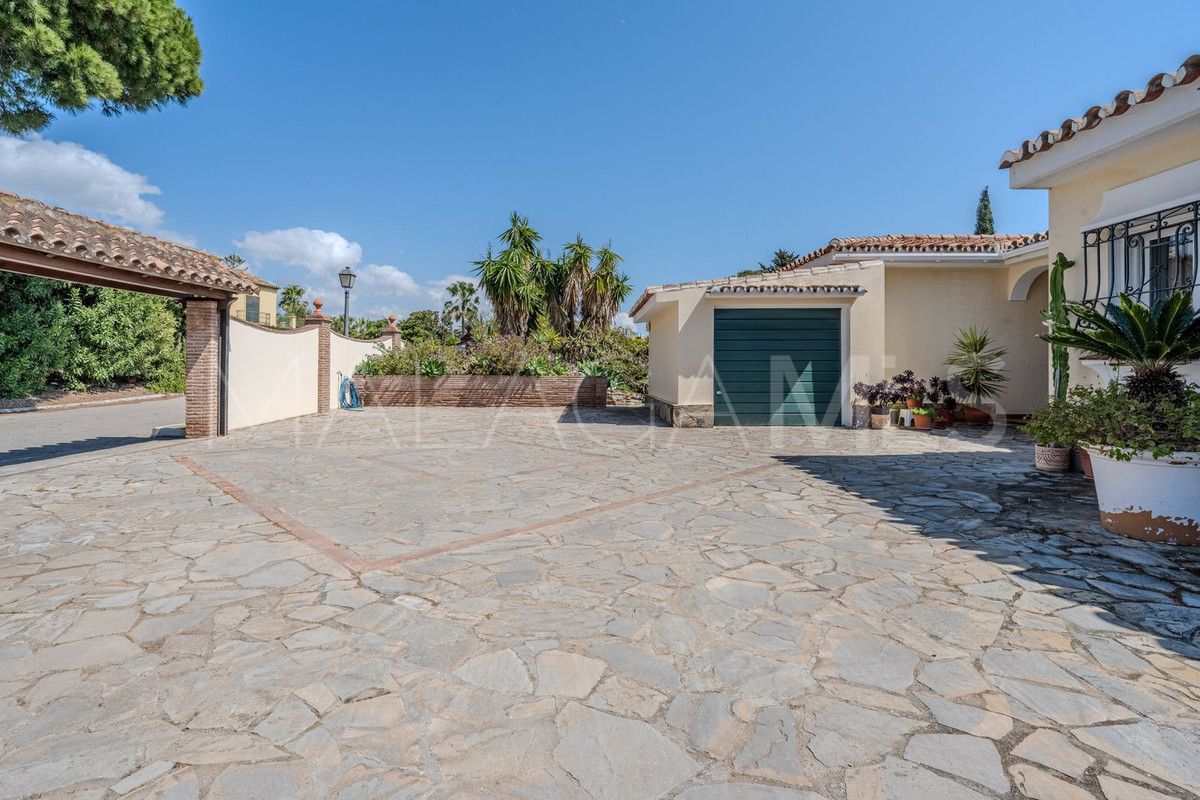 Villa for sale in El Paraiso