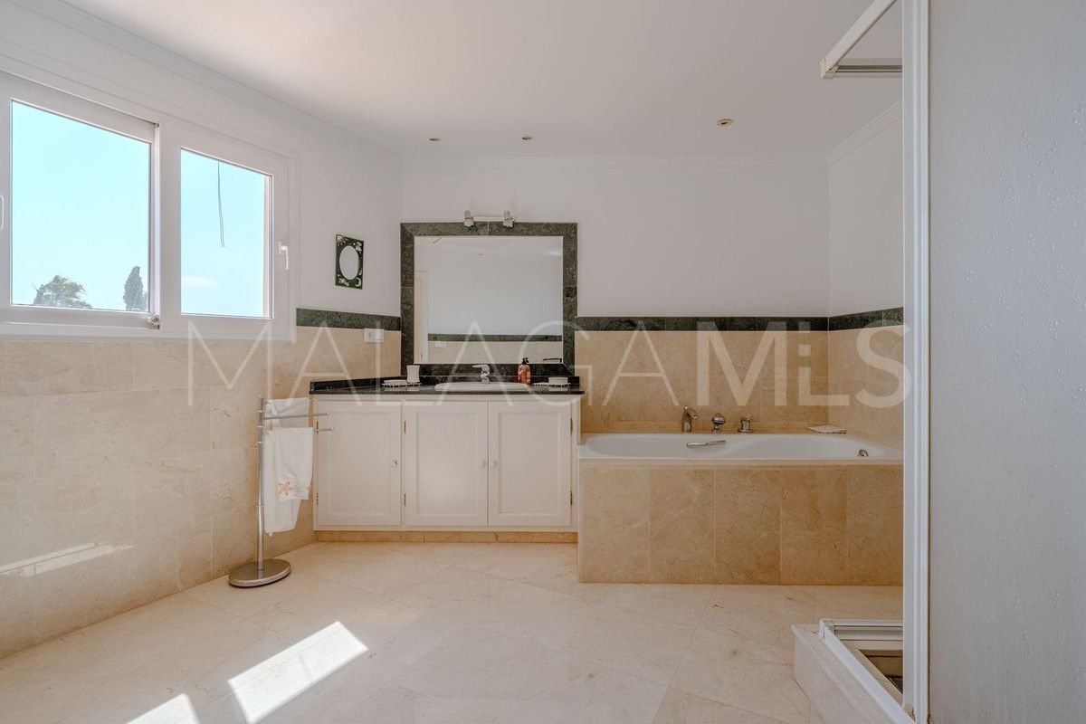 Villa for sale in El Paraiso