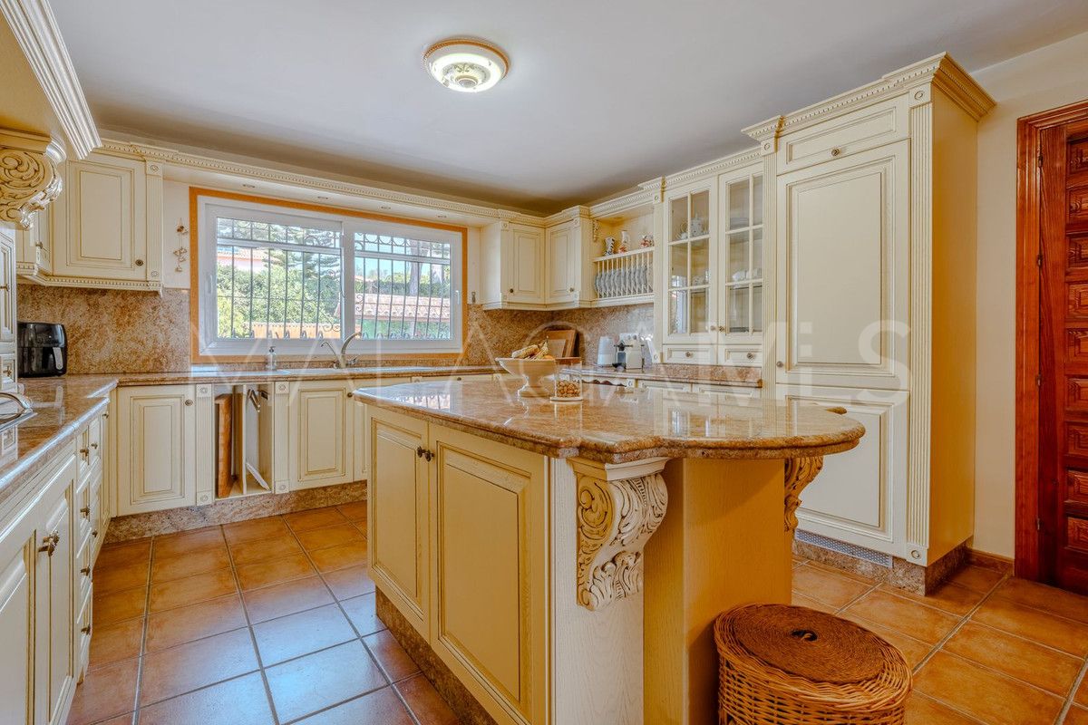 Villa for sale in El Paraiso