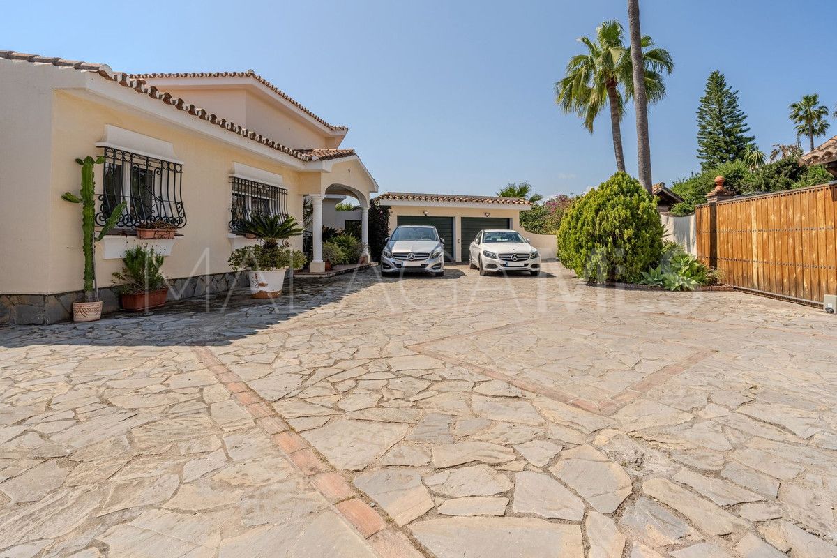 Villa for sale in El Paraiso