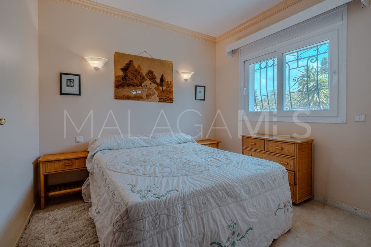 Villa for sale in El Paraiso