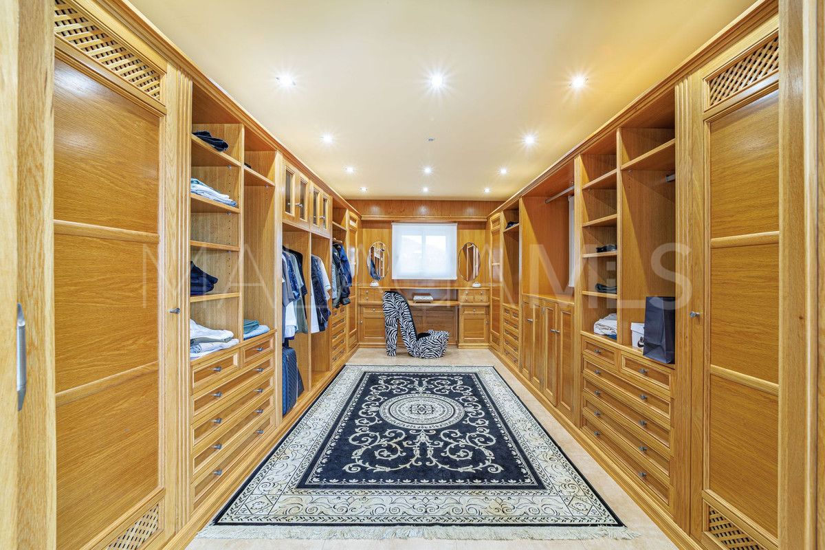 Villa for sale in Marbella City