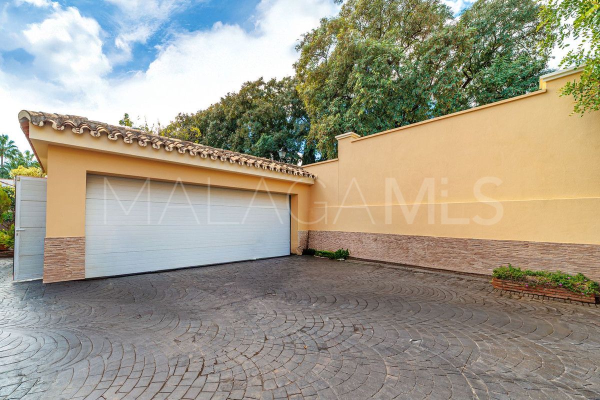 Villa for sale in Marbella City