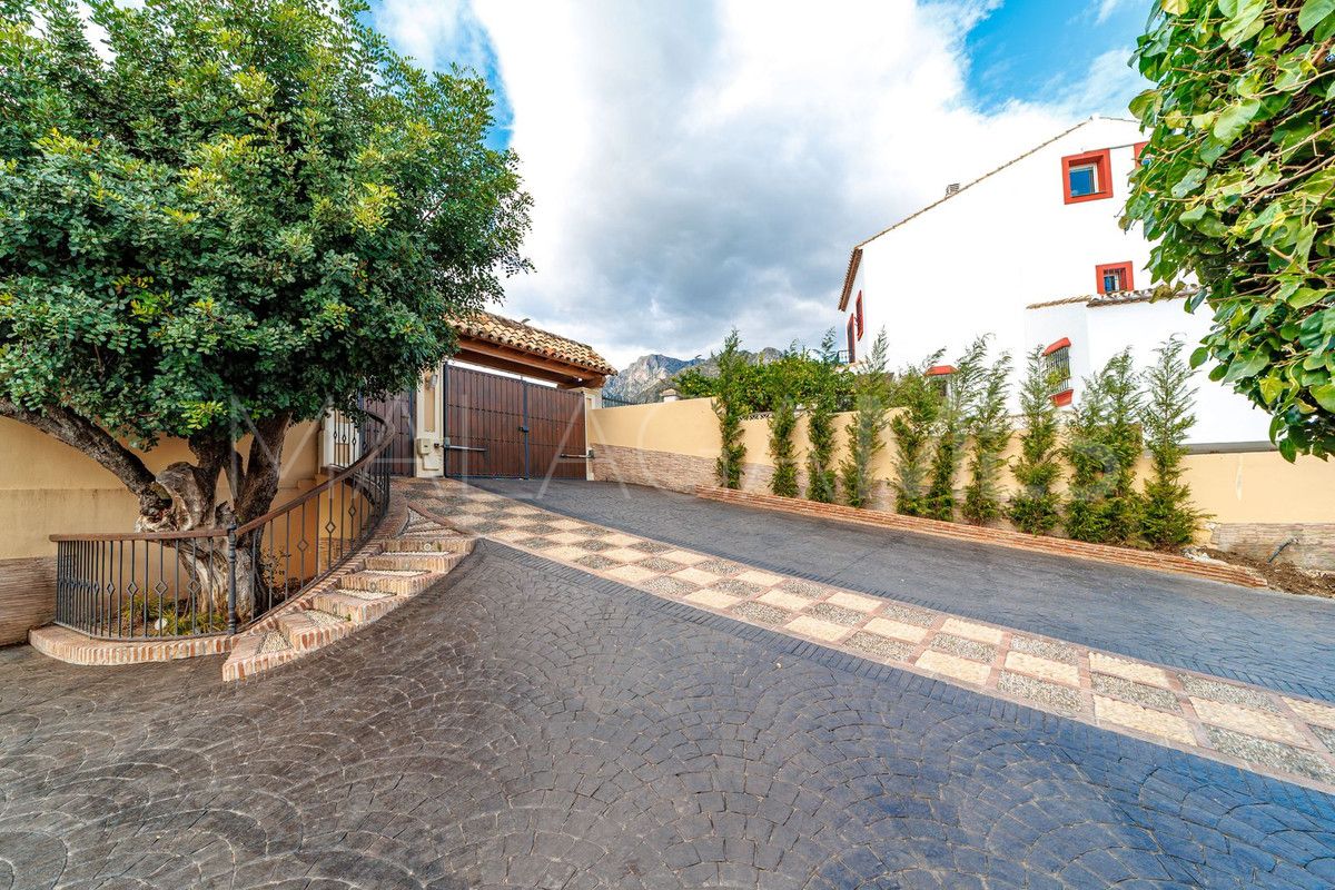 Villa for sale in Marbella City