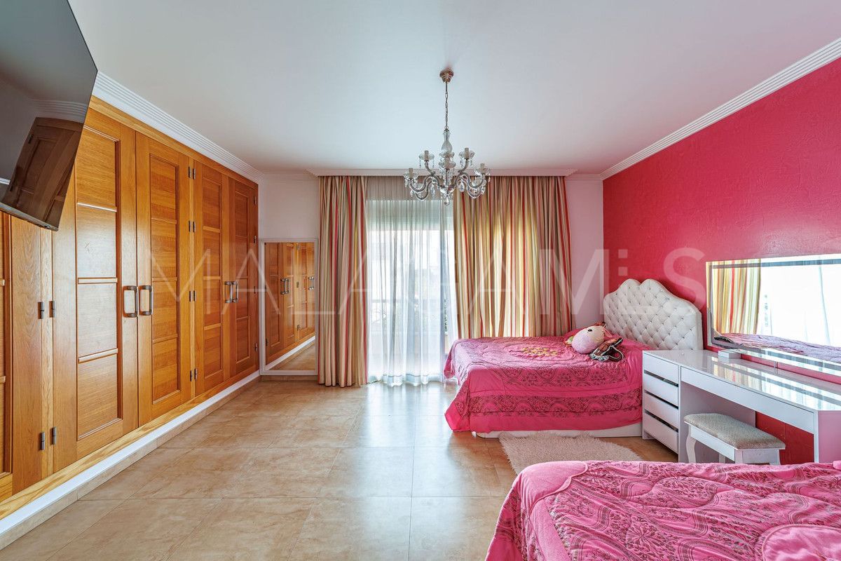 Villa for sale in Marbella City