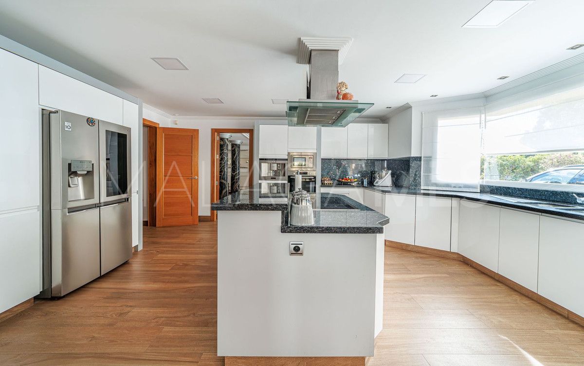 Villa for sale in Marbella City