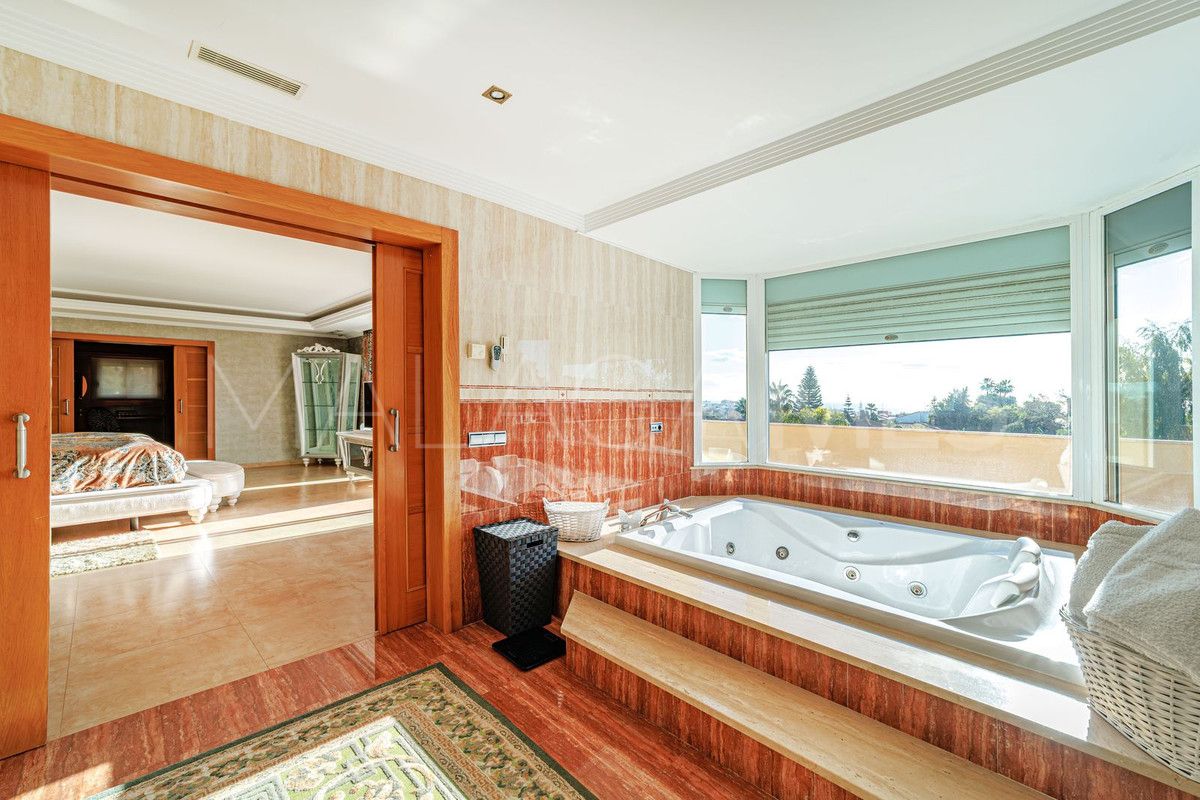 Villa for sale in Marbella City