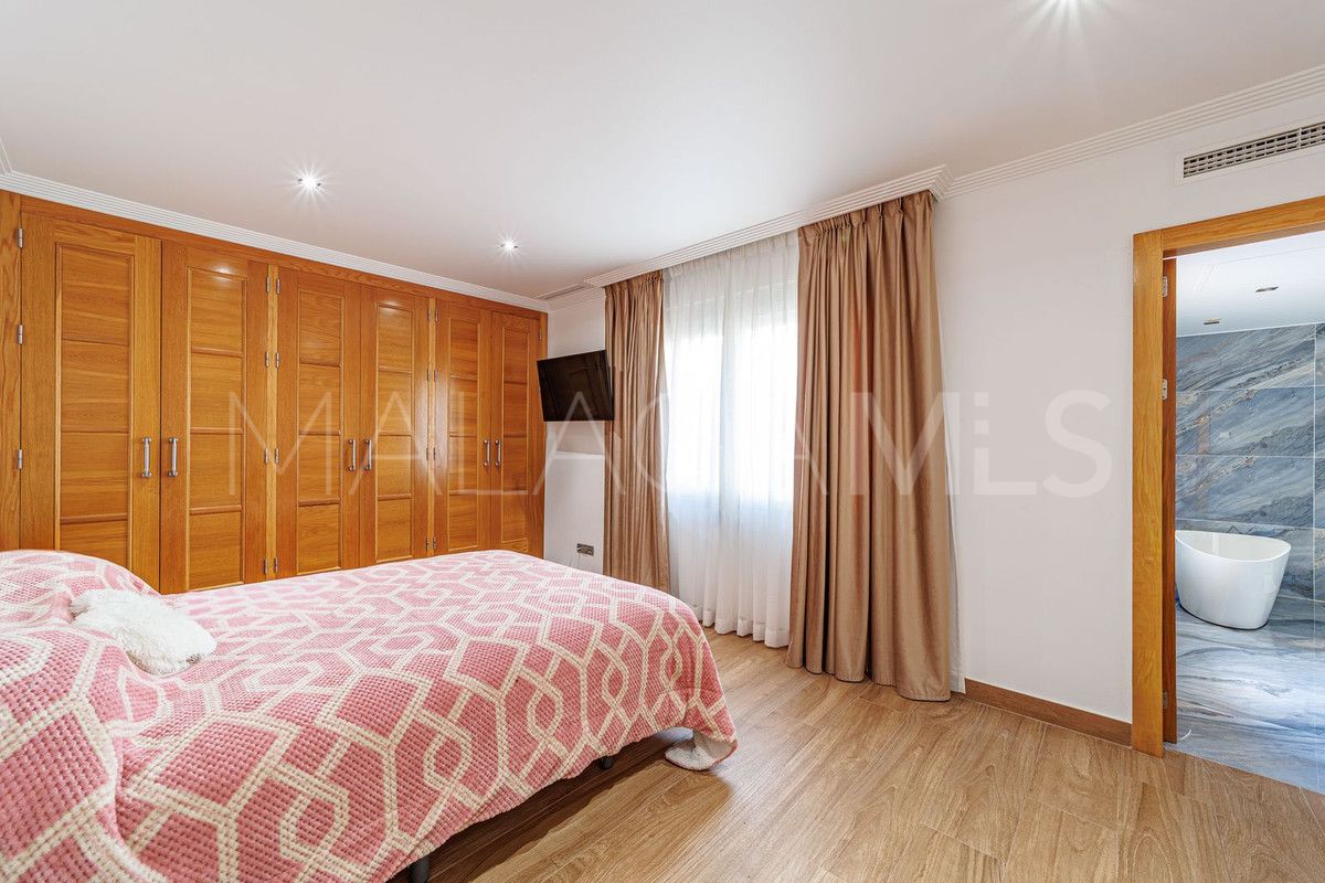 Villa for sale in Marbella City