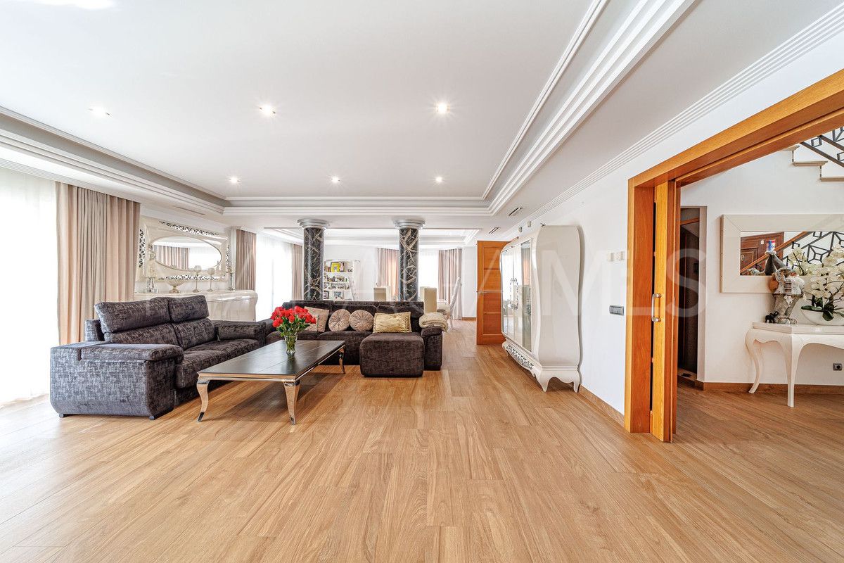 Villa for sale in Marbella City