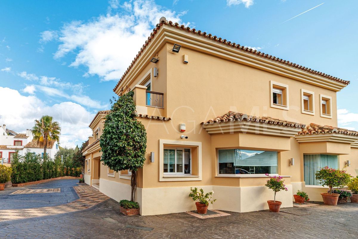 Villa for sale in Marbella City