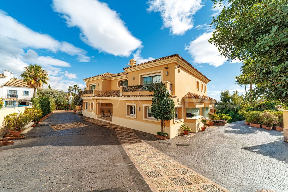 Villa for sale in Marbella City