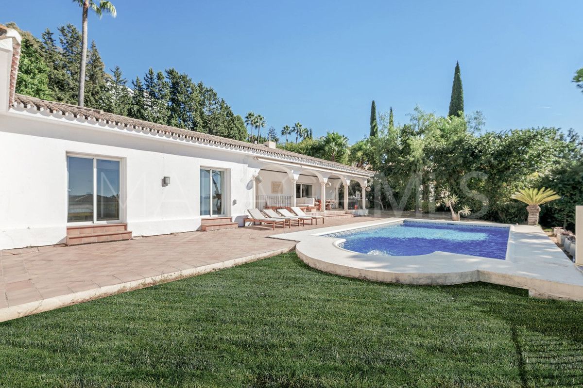 Villa for sale in El Paraiso