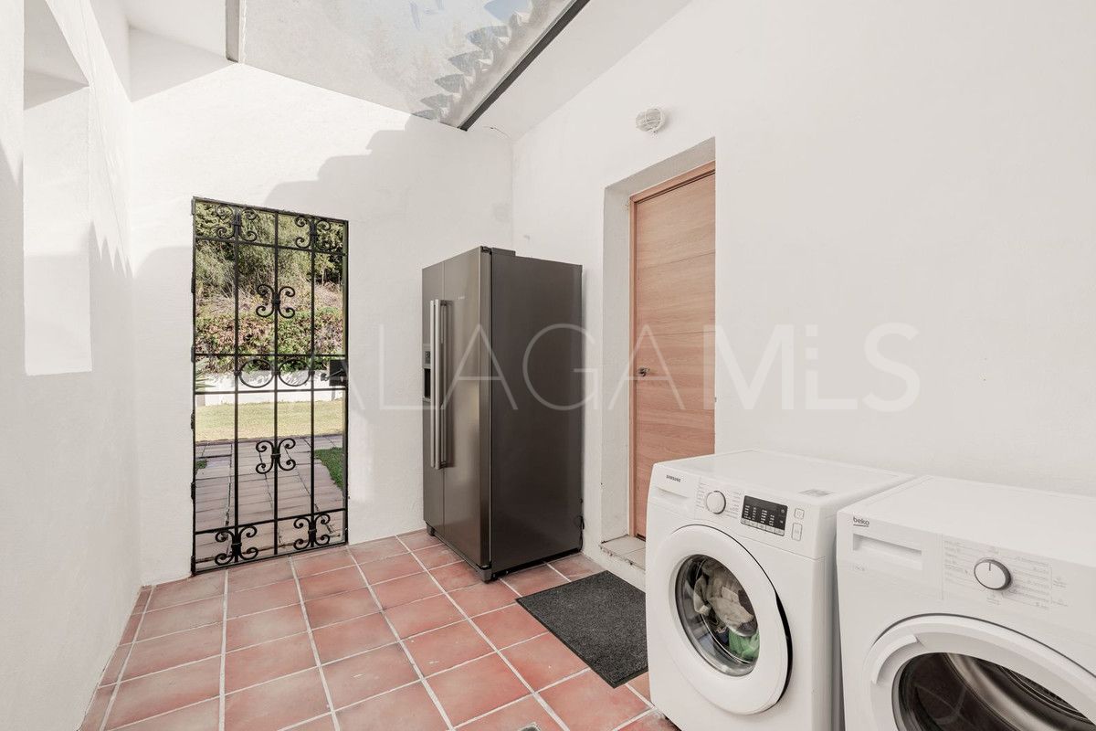 Villa for sale in El Paraiso