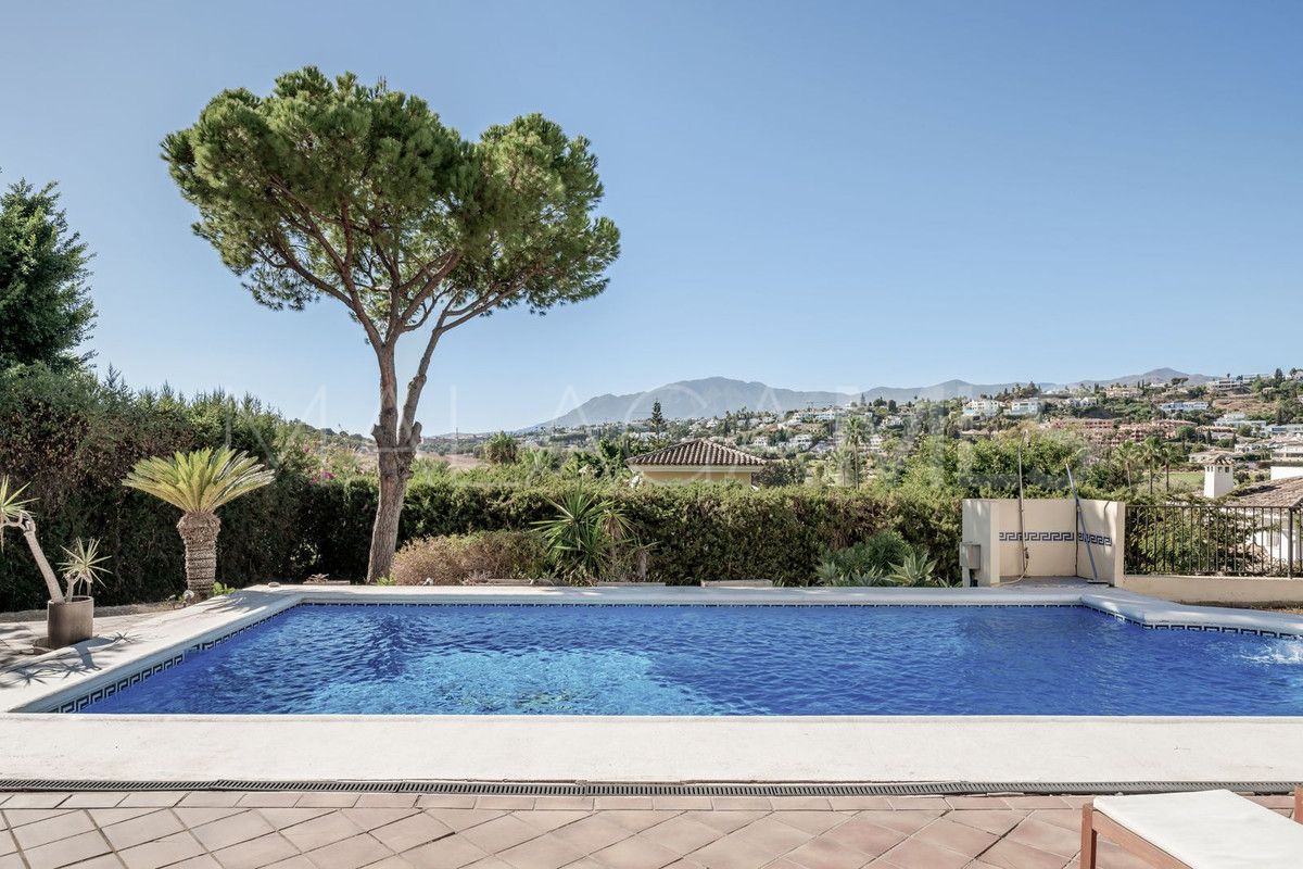 Villa for sale in El Paraiso