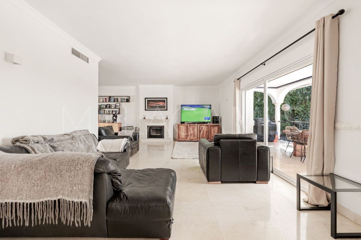 Villa for sale in El Paraiso